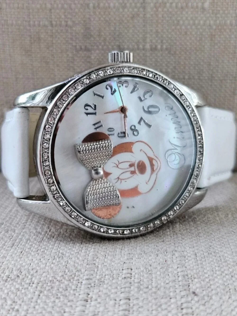 Disney Minnie Mouse Wrsitwatch White Strap Crystals Accent Bezel Analog Watch